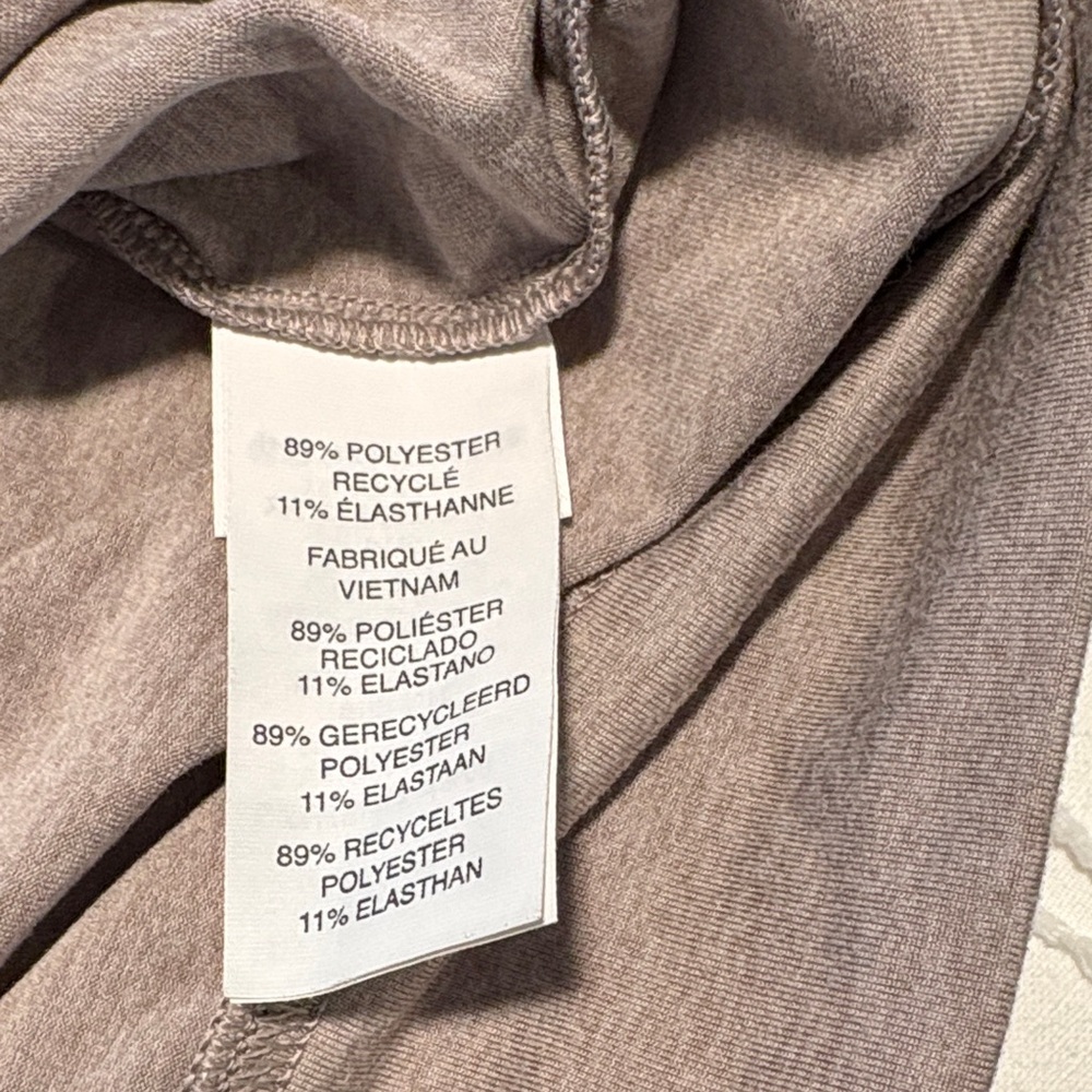 Vuori Women’s Halo Oversized Hoodie - Picture 5 of 9